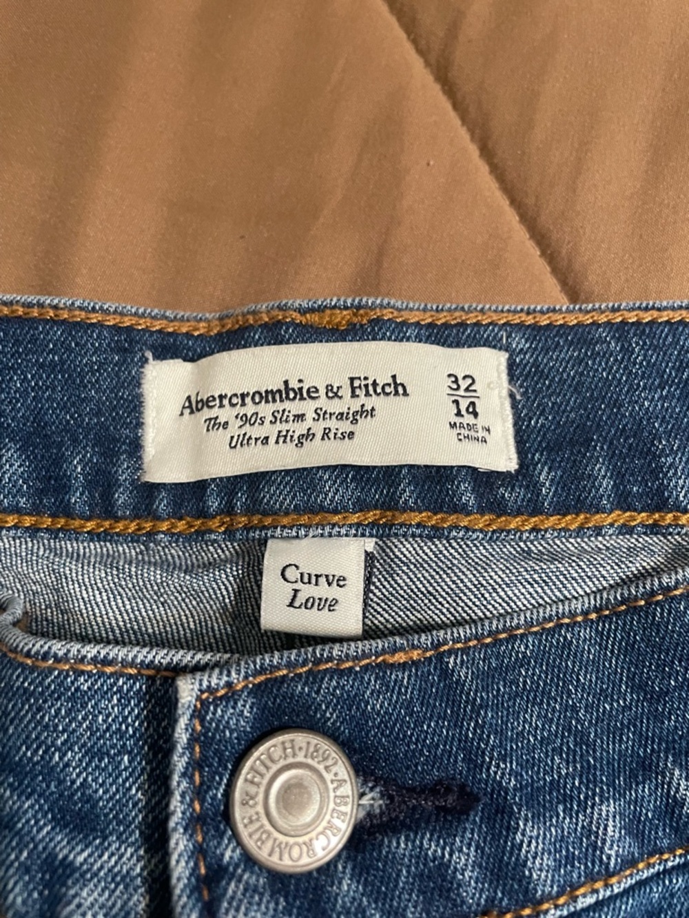 (NWT) Abercrombie & Fitch Curve Love Ultra High Rise Straight Jeans - Denim Blue